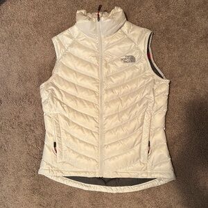 EUC The North Face white puffer vest. Size medium.